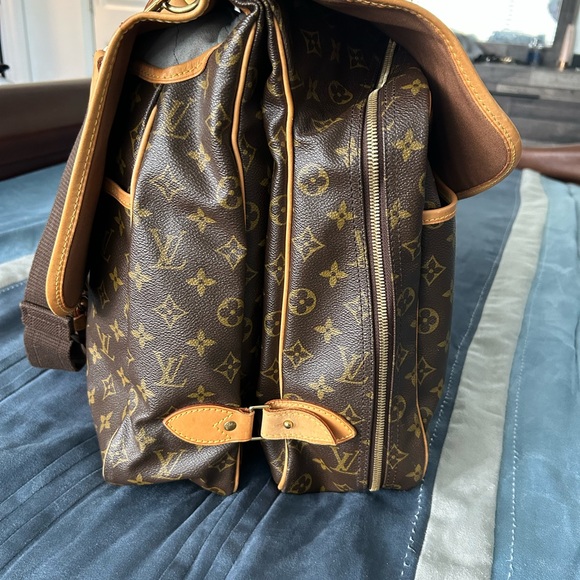 Louis Vuitton Sac Chasse Hunting Bag 18.9 x 15.7 x 8.7 inches - Picture 5 of 16